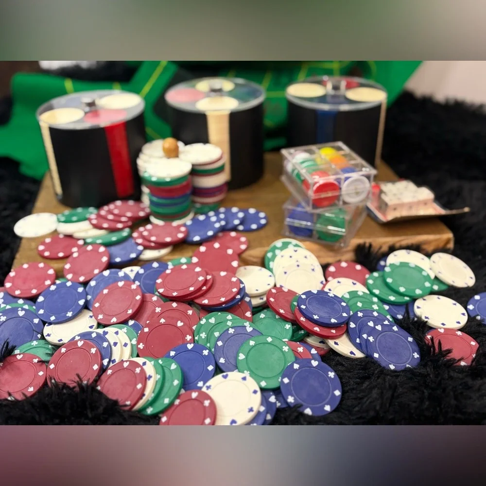 Casino Poker Chip Set with Dice Roulette & Blackjack Mat 2 Chip Styles Game